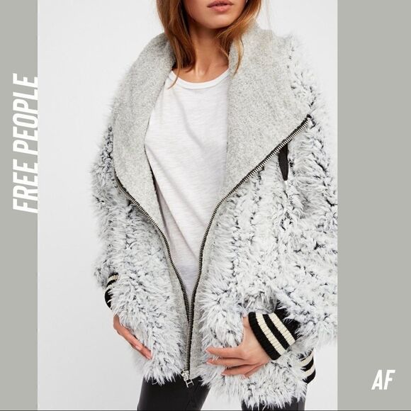 FREE
PEOPLE FLUFFY DOLMAN JACKET NEW XS/S - Picture 3 of 11